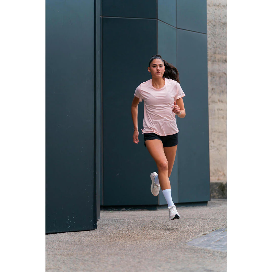 POLERA RUNNING TRANSPIRABLE MUJER KIPRUN RUN 500 DRY - Image 29
