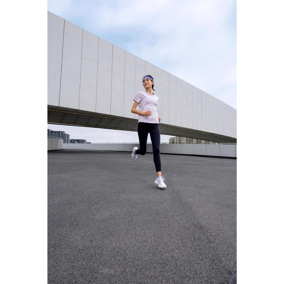 POLERA RUNNING TRANSPIRABLE MUJER KIPRUN RUN 500 DRY - Image 32