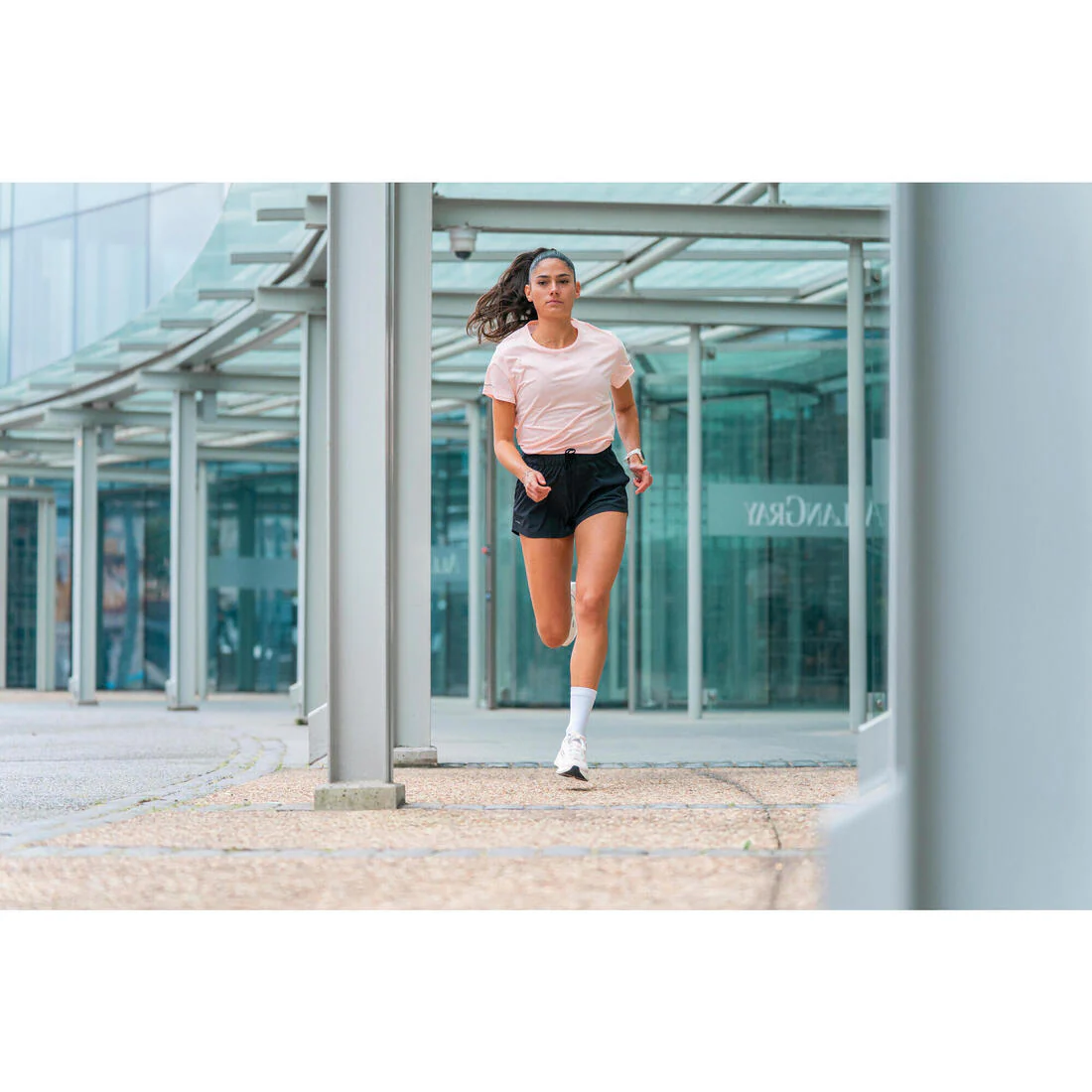 POLERA RUNNING TRANSPIRABLE MUJER KIPRUN RUN 500 DRY - Image 34