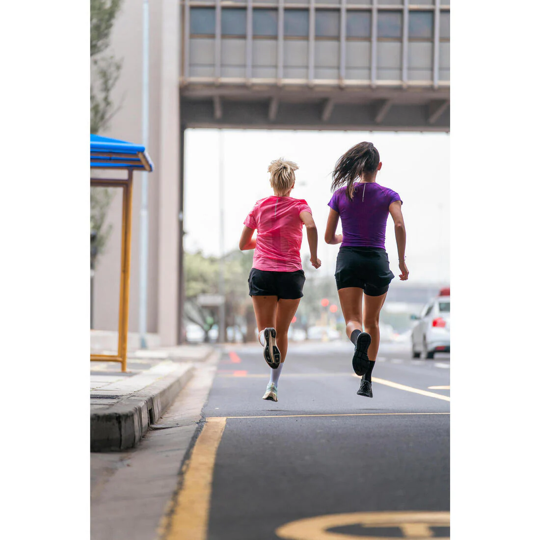 POLERA SIN COSTURAS MUJER KIPRUN RUN 500 COMODIDAD - Image 13