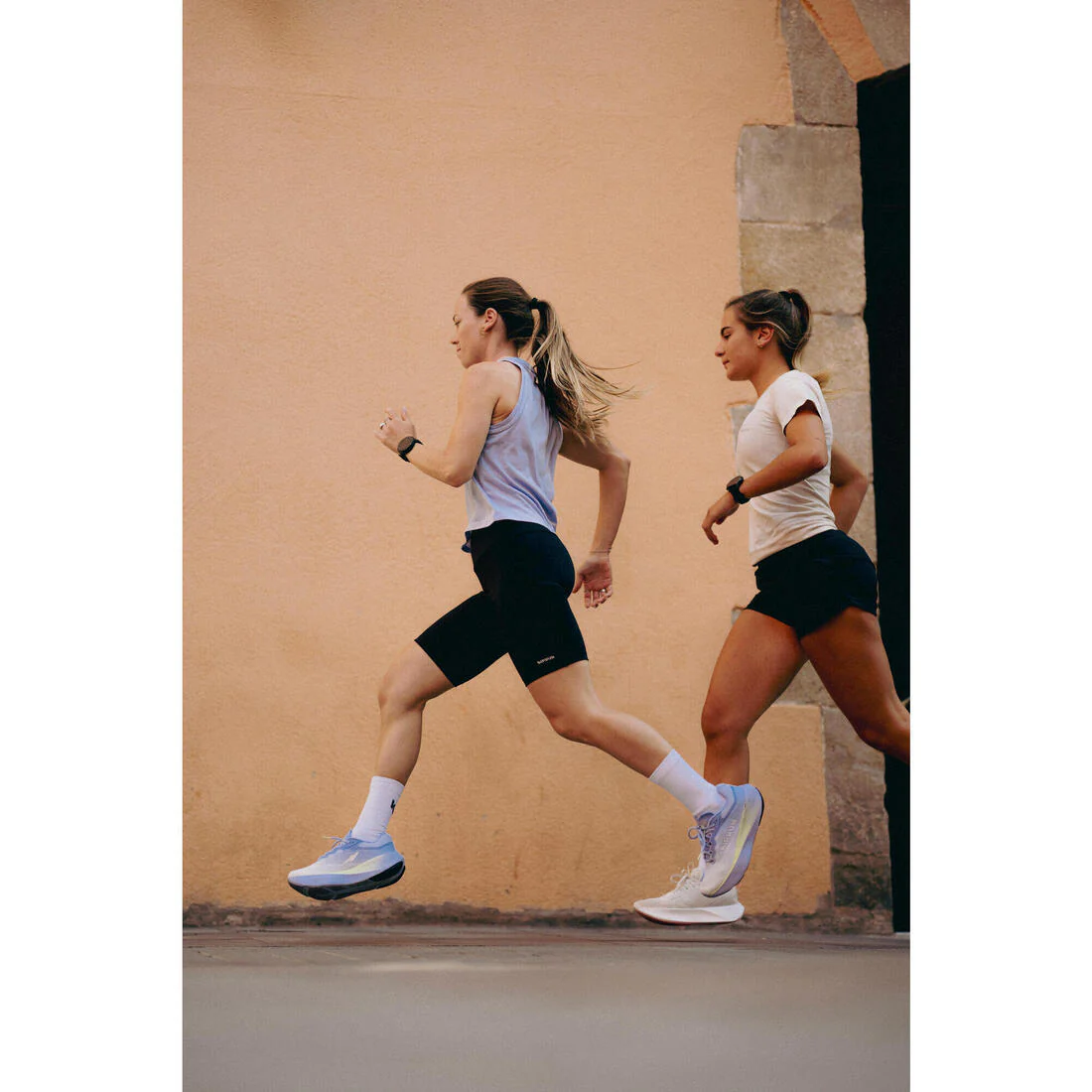 POLERA SIN MANGAS DE RUNNING TRANSPIRABLE MUJER RUN 500 - Image 28