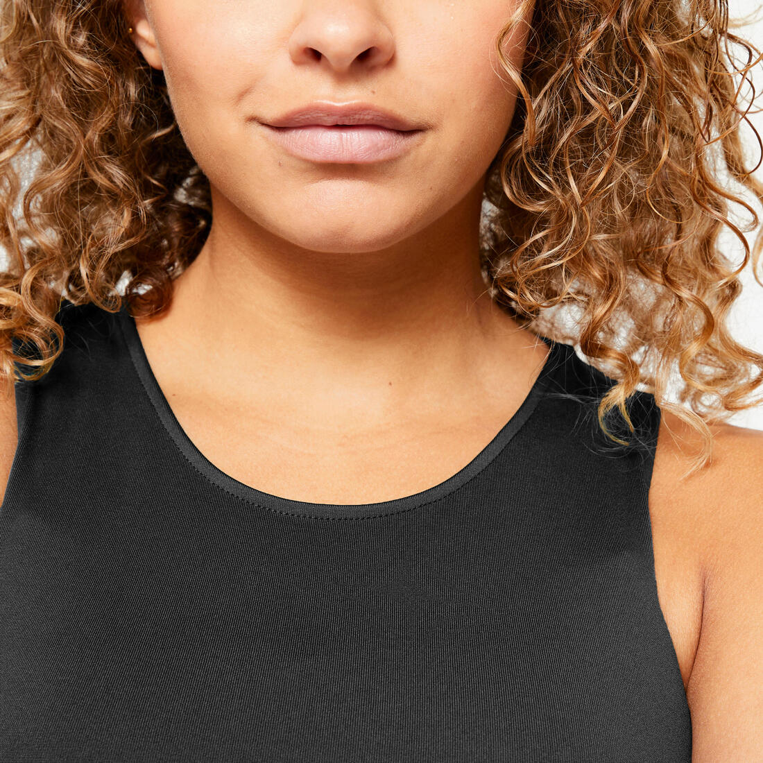 POLERA SIN MANGAS FITNESS MUJER CORTE CROP TOP - Image 3