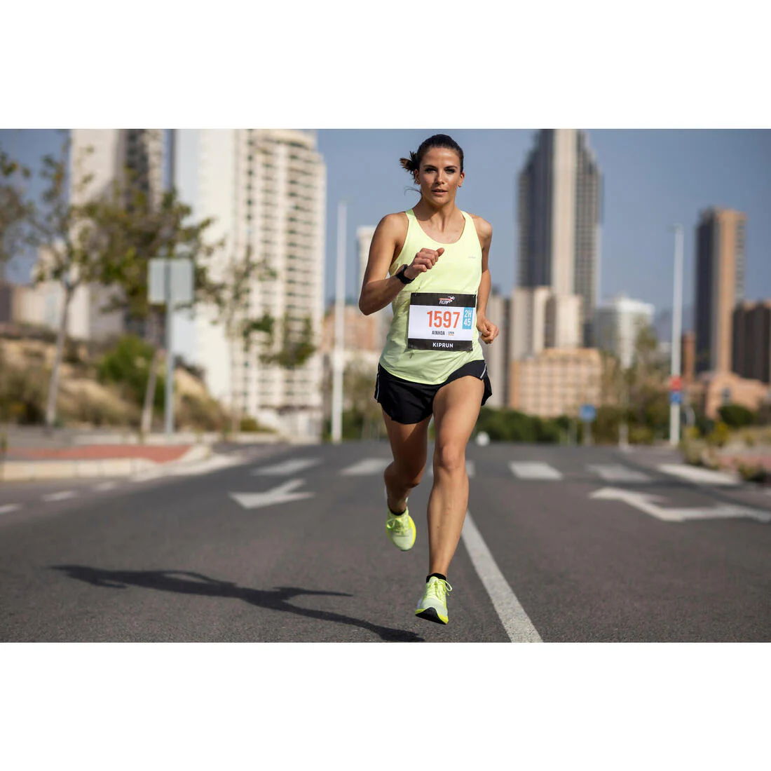 POLERA SOSTÉN INTEGRADO RUNNING MUJER KIPRUN RUN500 COMODIDAD - Image 8