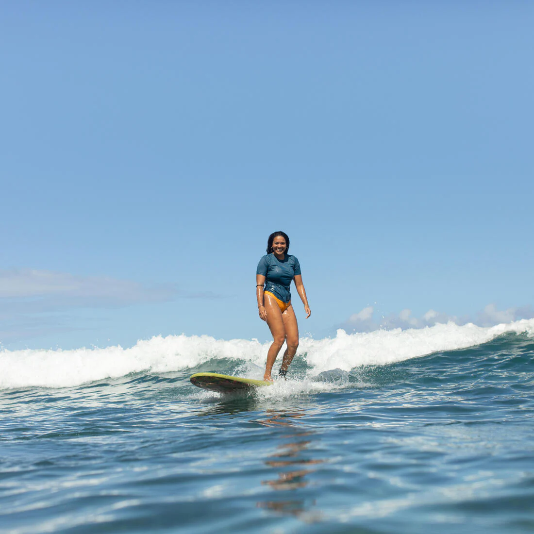 Polera UV mujer manga corta surf azul claro - Image 7