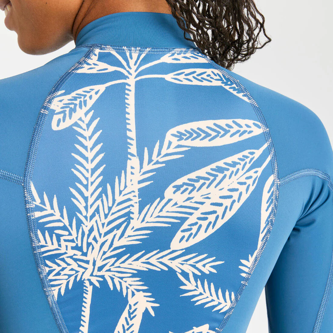 Polera UV mujer manga larga surf celeste lou palmeras - Image 4