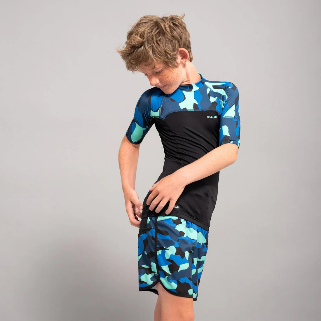 Polera UV niños manga corta surf negro azul - Image 5