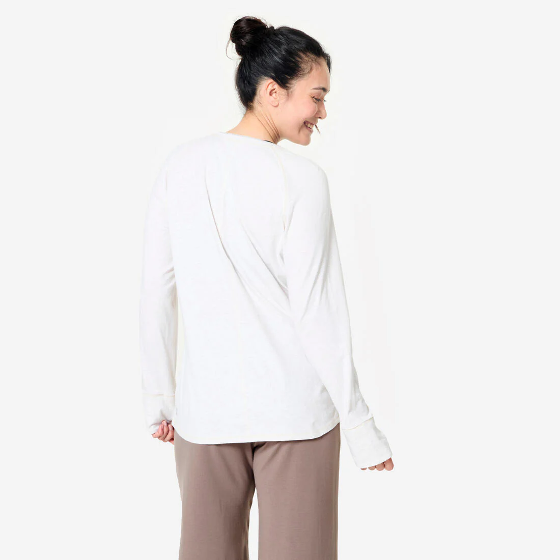 Polera Yoga Mujer Beis Manga Larga - Image 4