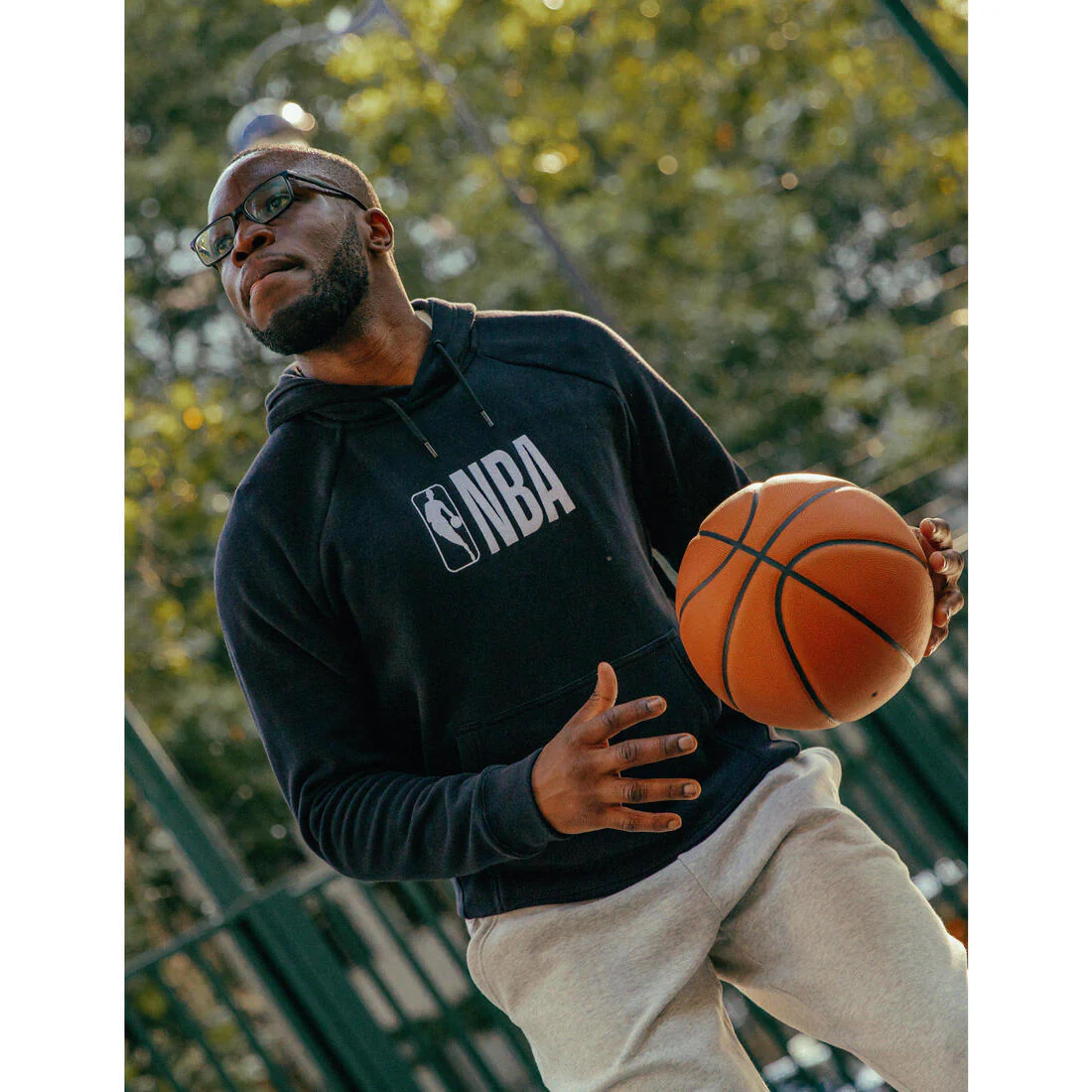 POLERÓN CON GORRO ADULTO HOODIE 900 NBA - Image 12