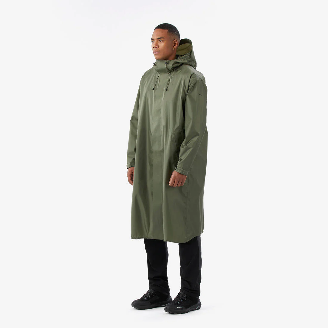 PONCHO IMPERMEABLE DE SENDERISMO AJUSTABLE 75 L MÁX MT900 2.0 CAQUI - Image 4