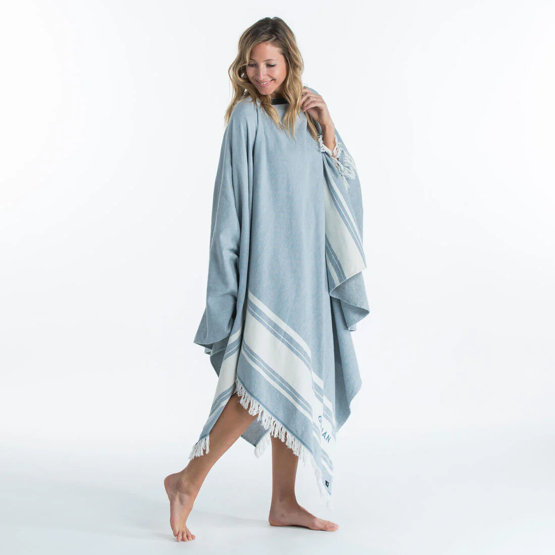 Poncho toalla adulto de algodón celeste - Image 2