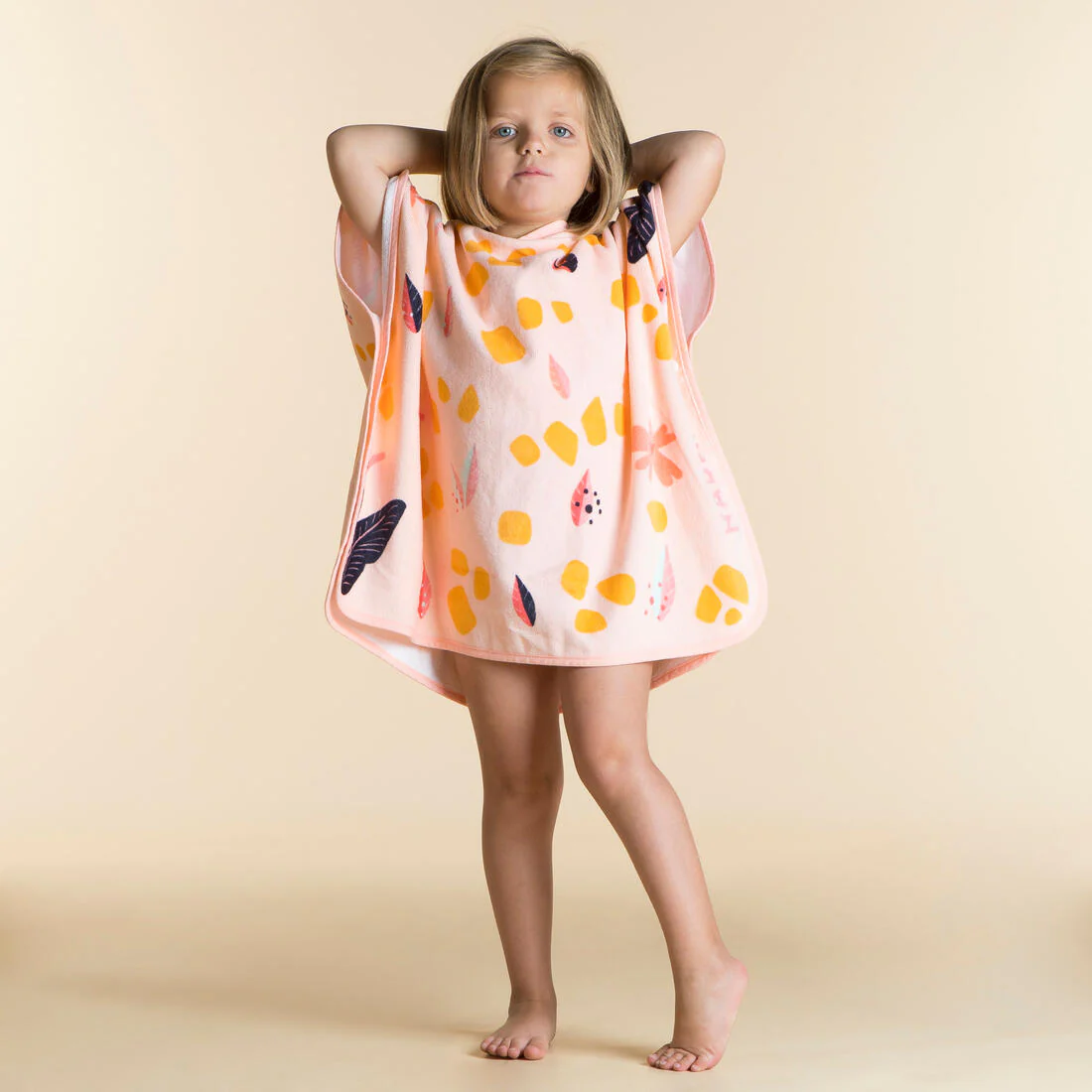 Poncho toalla bebé de algodón rosado jirafa - Image 3