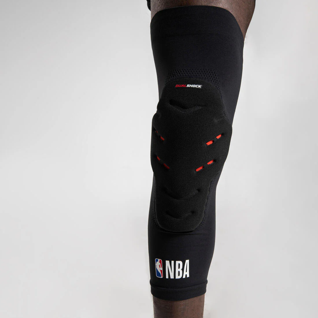 RODILLERA DEPORTIVA PROTECCIÓN BÁSQUETBOL KP500 NBA X2 NEGRO - Image 5