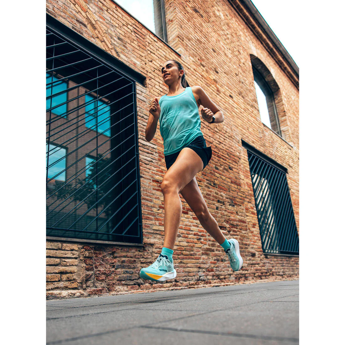 SHORT 2 EN 1 DE RUNNING & TRAILMUJER  KIPRUN RUN 500 - Image 20