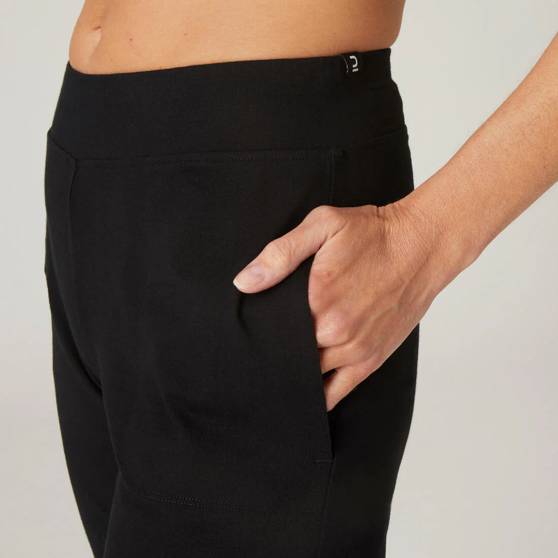SHORTS FITNESS 500 MUJER NEGRO BOLSILLOS RECTO - Image 4