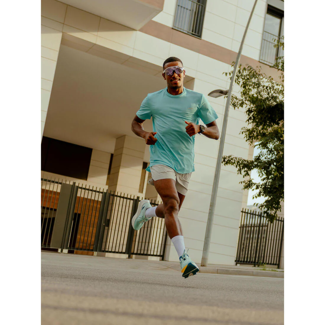 SHORTS RUNNING HOMBRE KIPRUN RUN 500 - Image 18