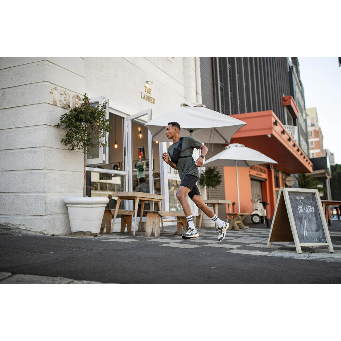 Shorts running transpirable 2 en 1  hombre - Dry 550 negro - Image 12