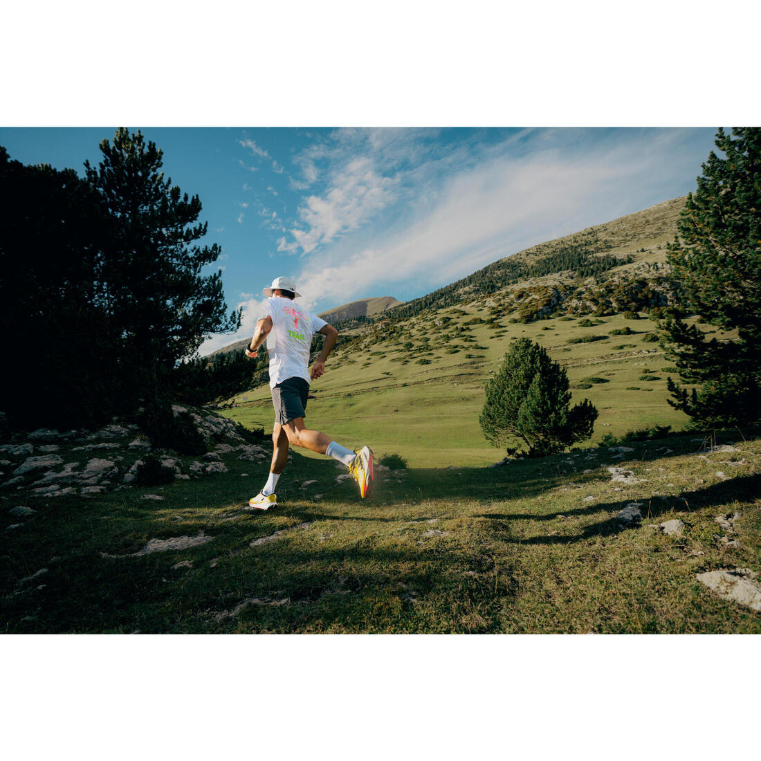 SHORTS TRAIL RUNNING HOMBRE KIPRUN RUN 900 ULTRA GRIS - Image 10