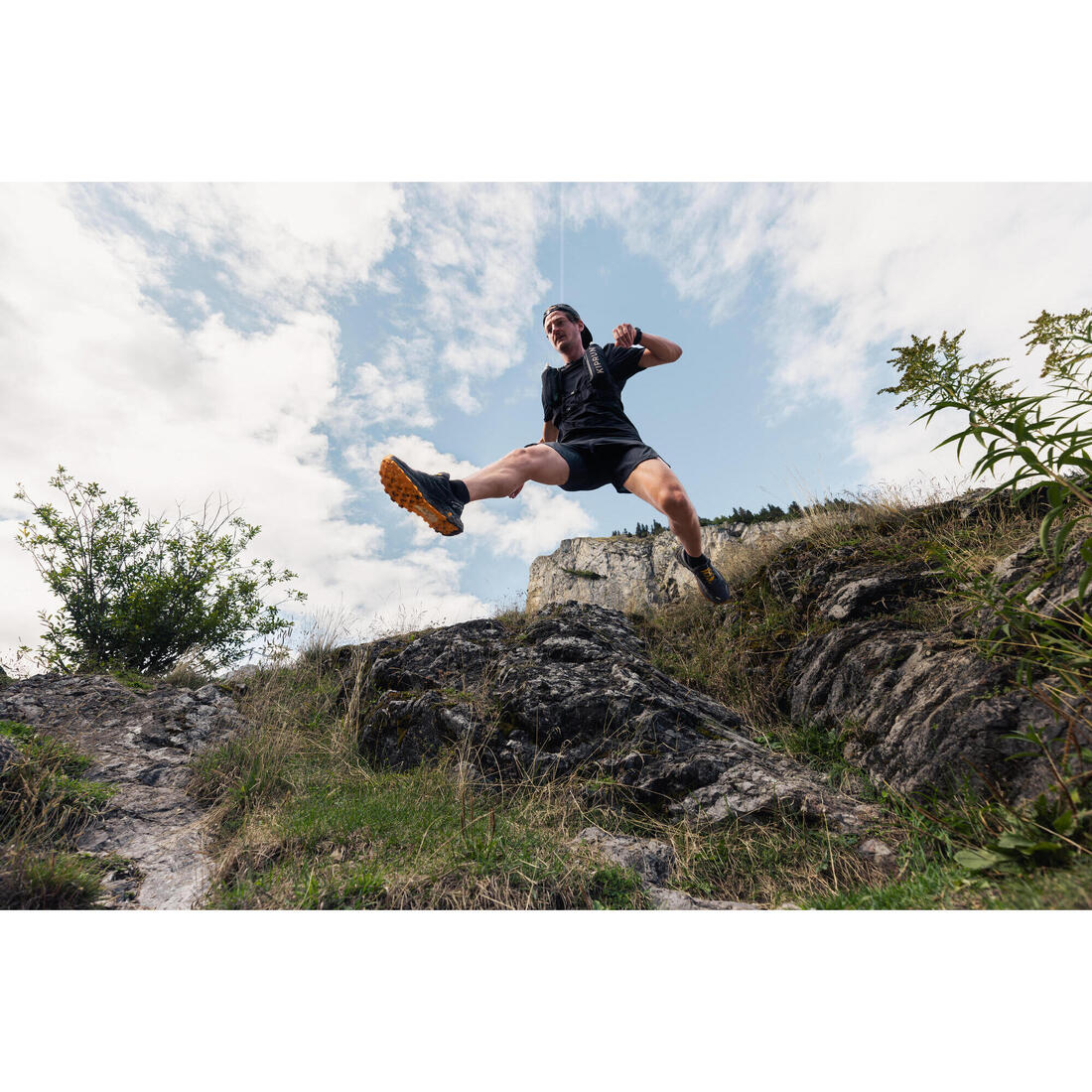SHORTS TRAIL RUNNING HOMBRE KIPRUN RUN 900 ULTRA GRIS - Image 11