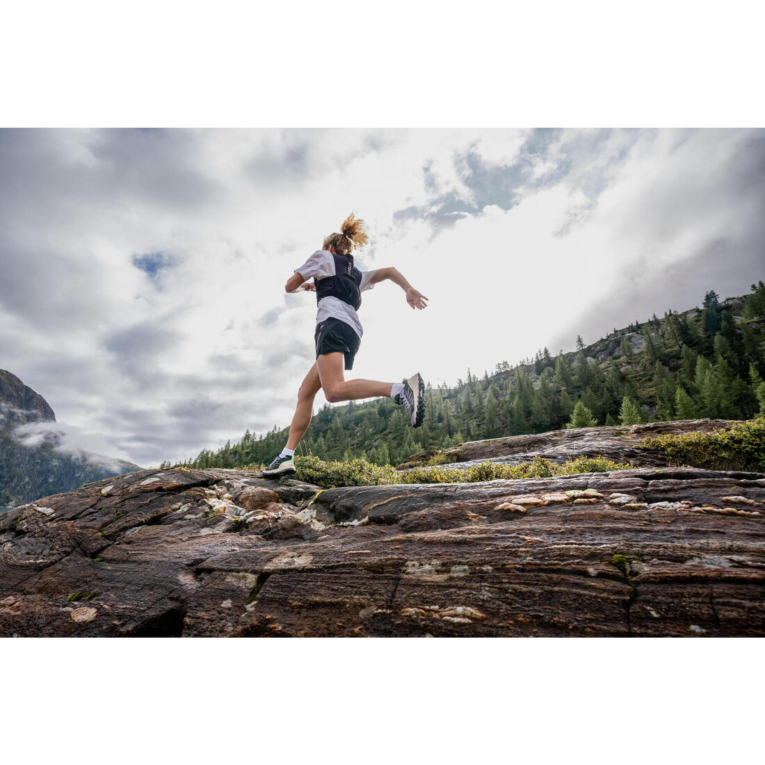 SHORTS TRAIL RUNNING MUJER NEGRO HOLGADO - Image 10