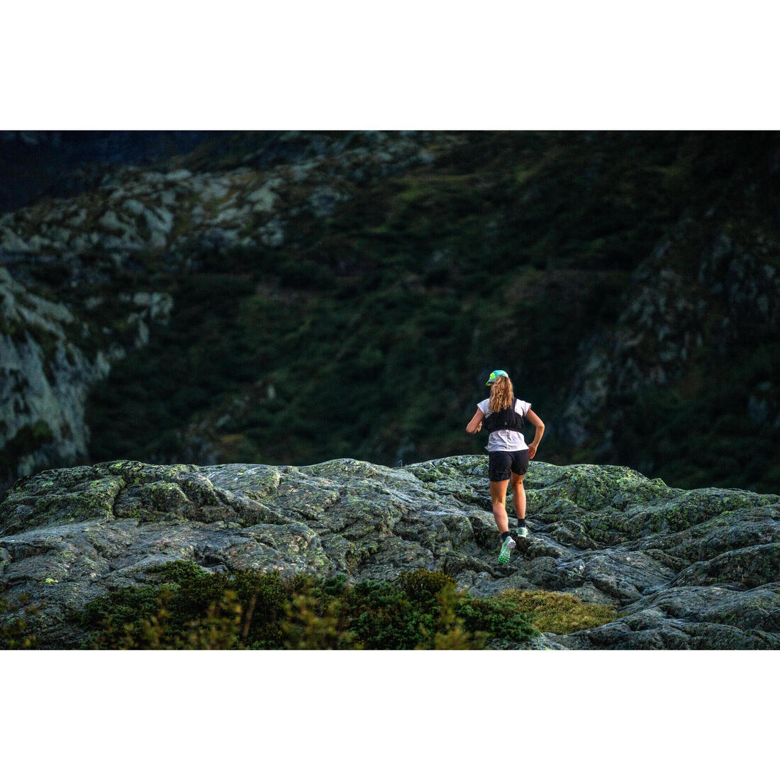 SHORTS TRAIL RUNNING MUJER NEGRO HOLGADO - Image 7