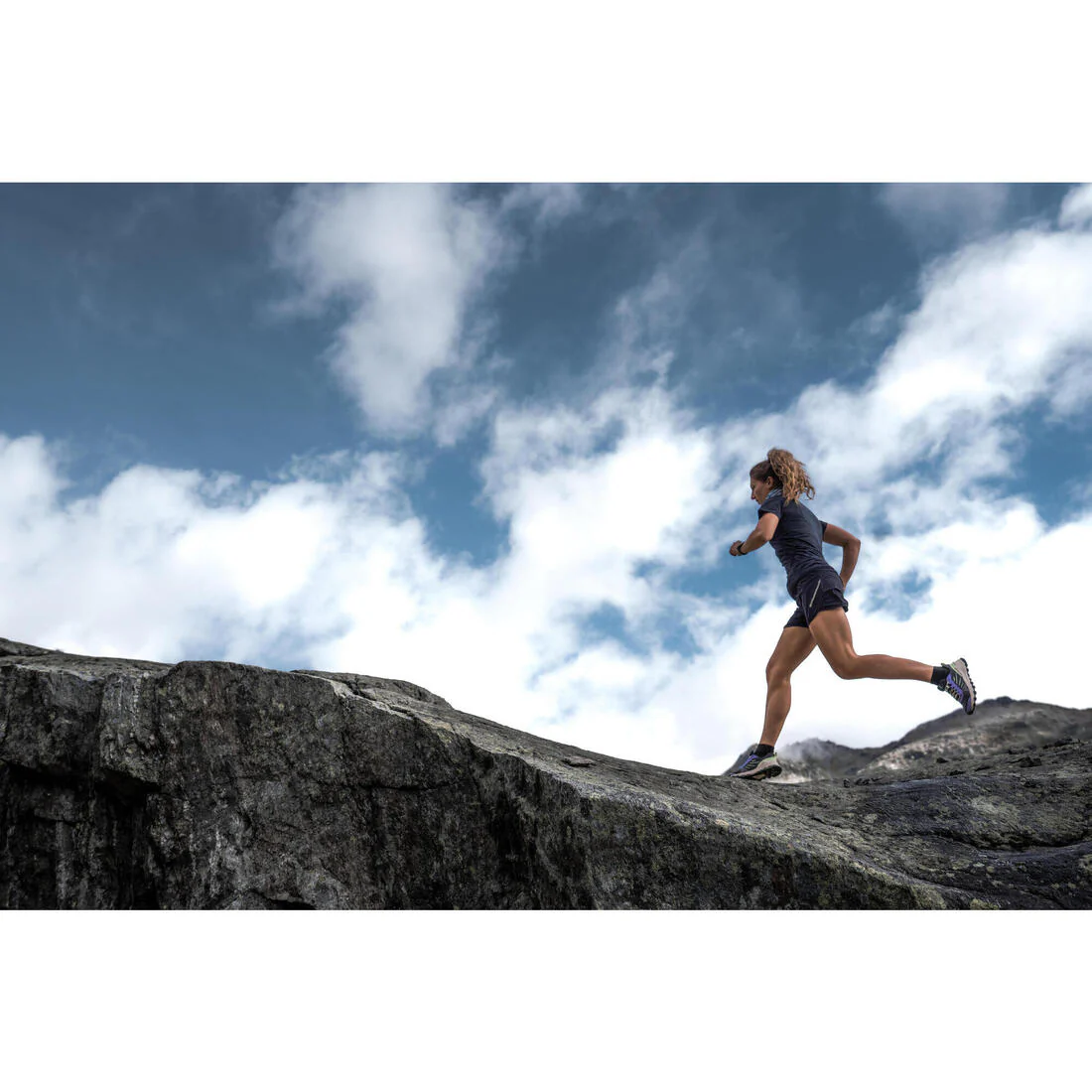 SHORTS TRAIL RUNNING MUJER NEGRO HOLGADO - Image 9