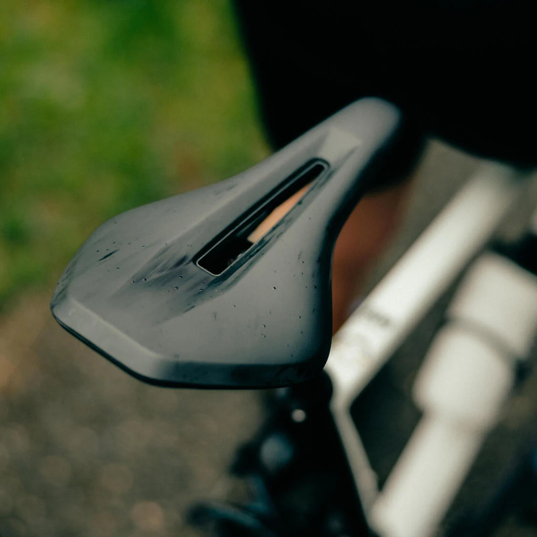 SILLÍN CICLISMO CARRETERA/MTB LIGHT 145 MM UNISEX - Image 2