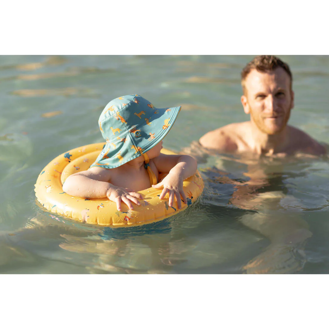 Sombrero bebé filtro UV reversible amarillo azul con estampado selva - Image 16