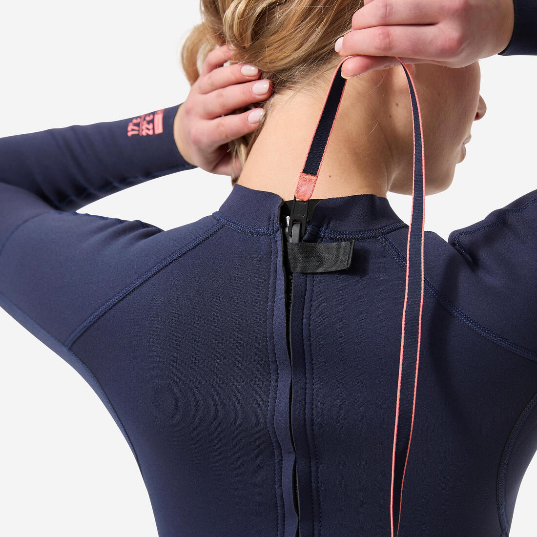Traje de surf mujer 2/2mm azul marino con cierre espalda - Image 3