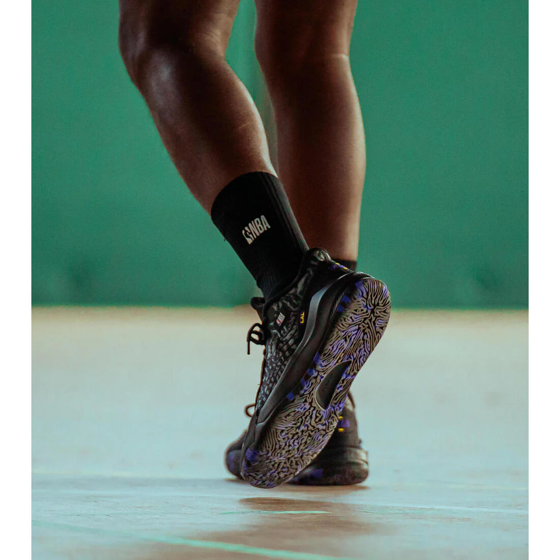 ZAPATILLAS DE BÁSQUETBOL NBA LAKERS ADULTO FAST 900 LOW-1 NEGRO - Image 9